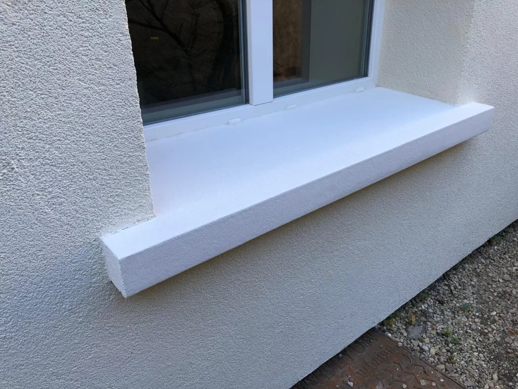 Fenêtre posée avec un appui de fenêtre neuf